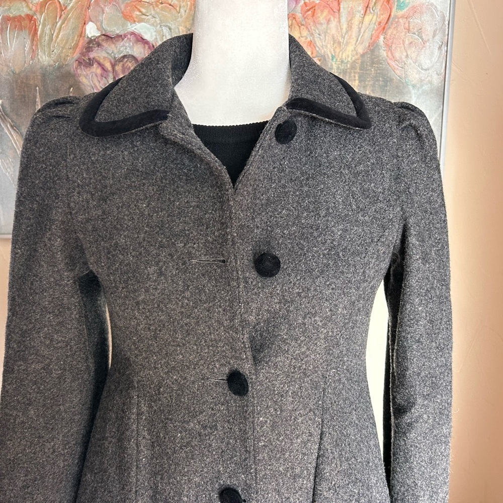 Rothschild Vintage 1990s Gray Wool Coat with Black Velvet Bow Accent - Picture 3 of 12